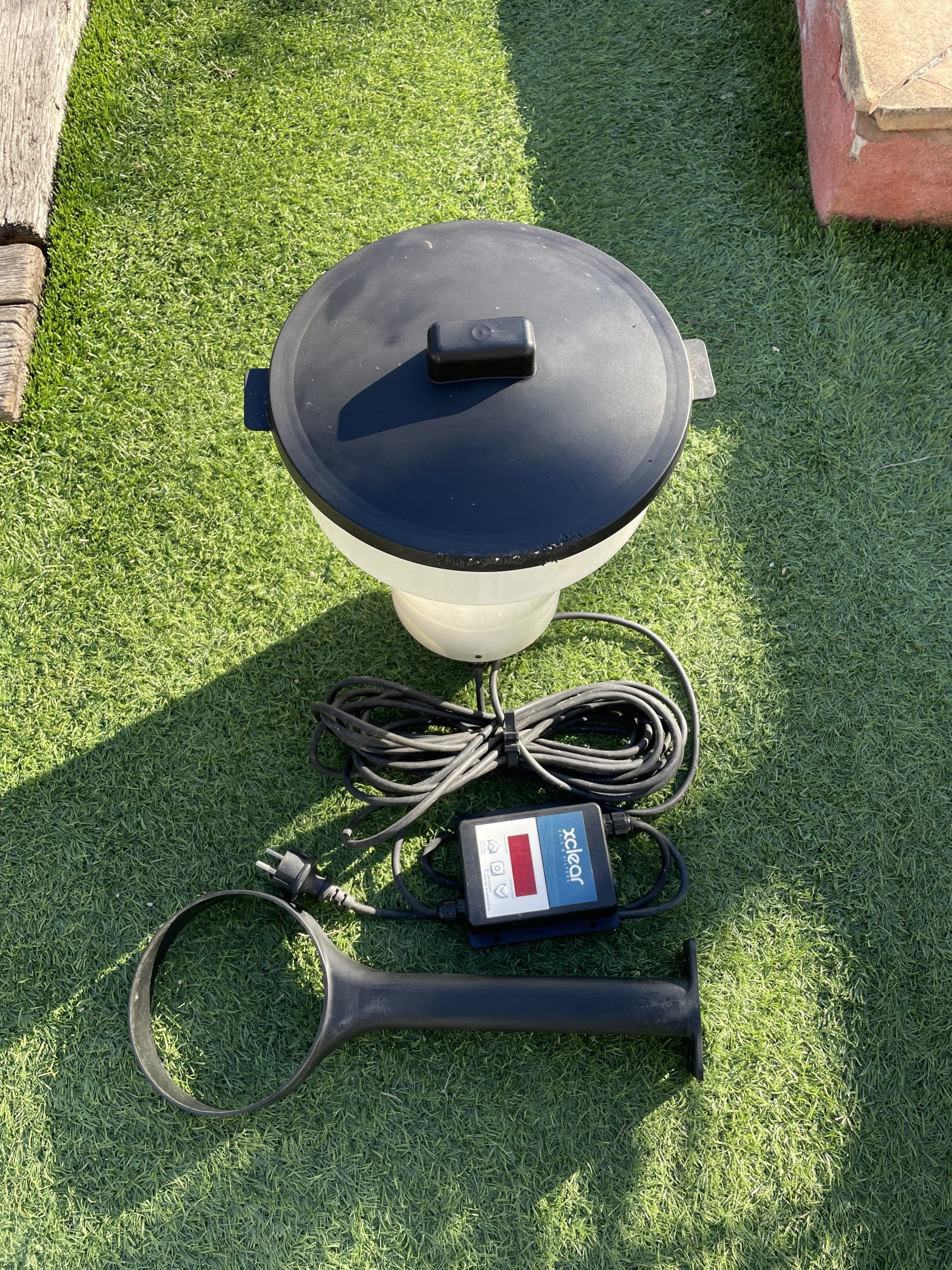 DISTRIBUTEUR DE NOURRITURE – AUTOMATIC FISH FEEDER XCLEAR - Sans Carton d'origine et couvercle abimé
