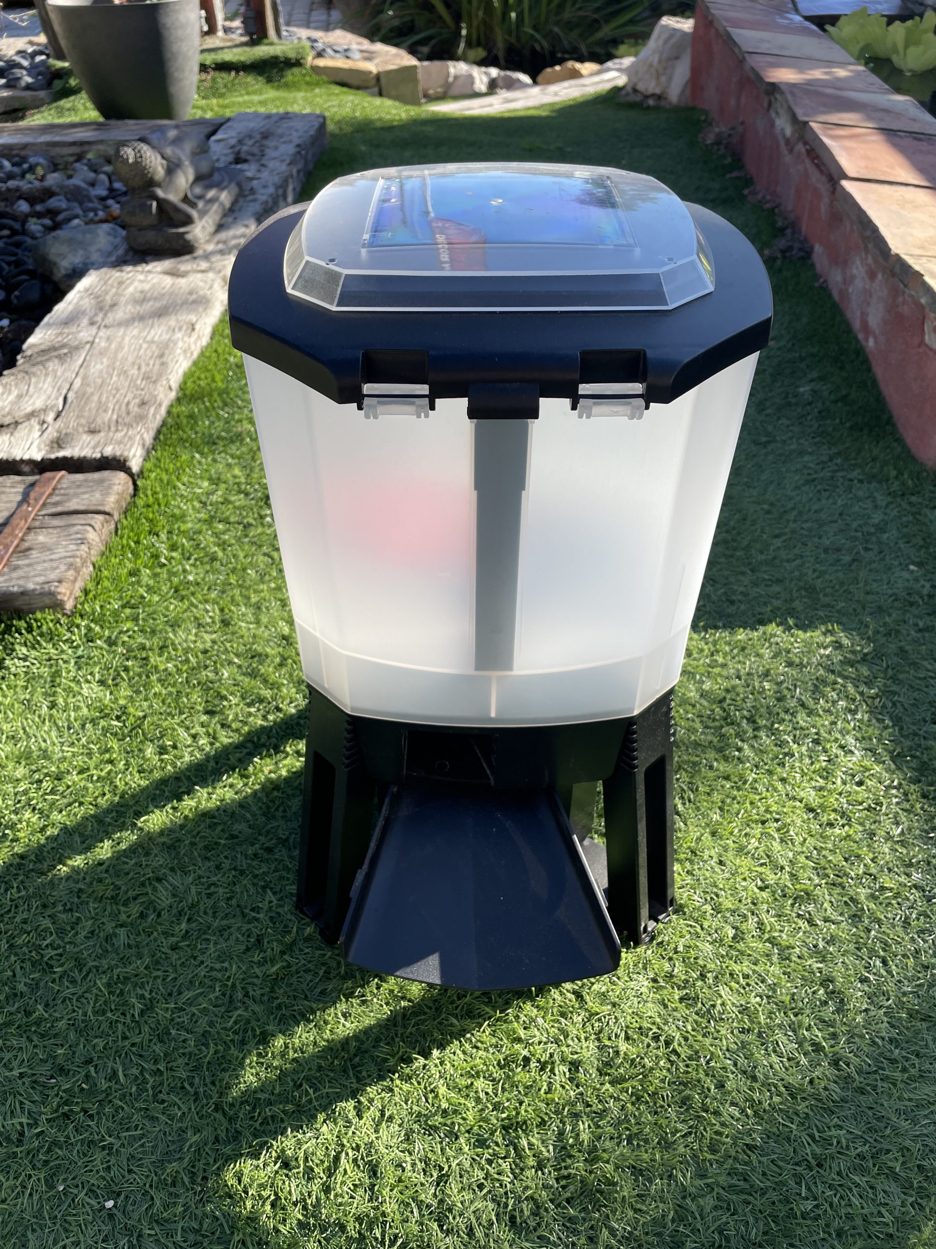 Distributeur de nourriture - SOLAR FISH FEEDER sans carton d'origine